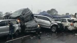 kecelakaan beruntun di Tol Purbaleunyi
